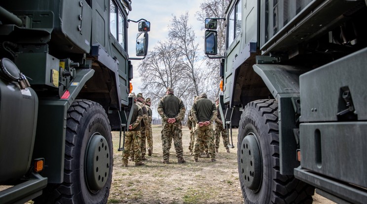 A Magyar Honvédség egységei gyakorlatot tartanak a Hajdúhadházhoz közeli kiképző bázison   