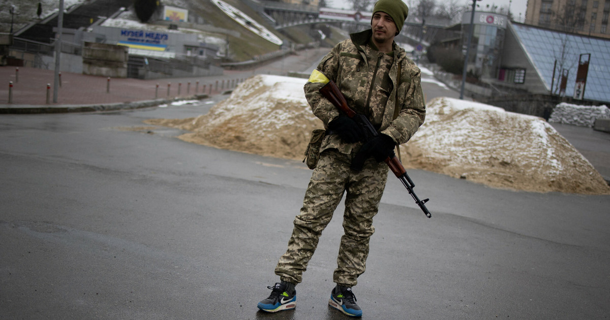 Volunteers from all over the world are joining to fight against Russia.  Polish law also provides for this