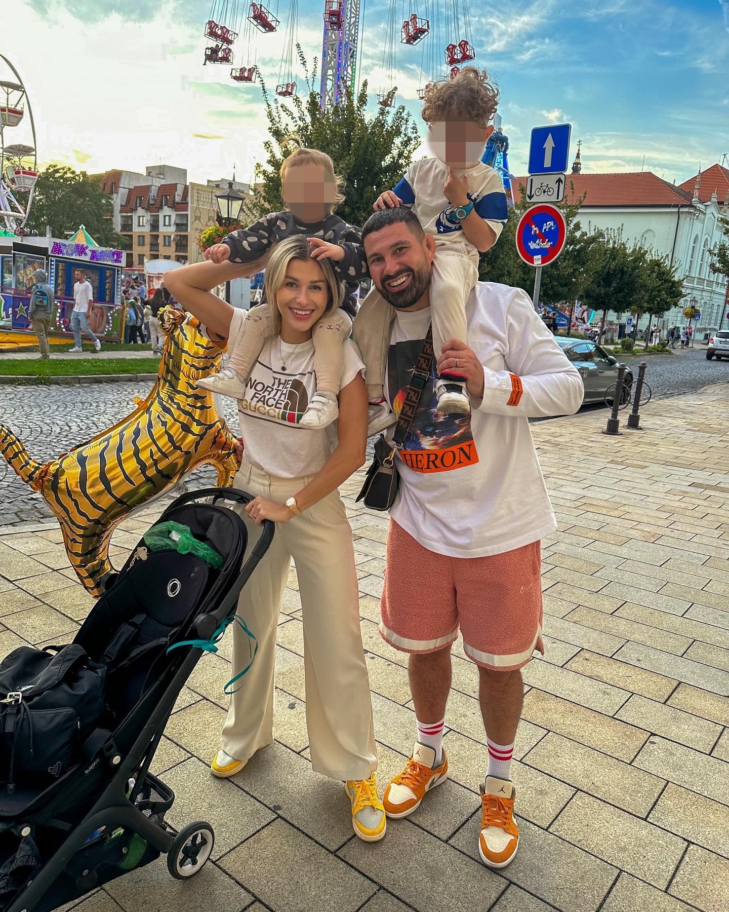 Attila Végh a jeho manželka Natália Végh s rodinou.