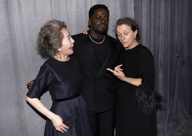 Yuh-Jung Youn, Daniel Kaluuya i Frances McDormand