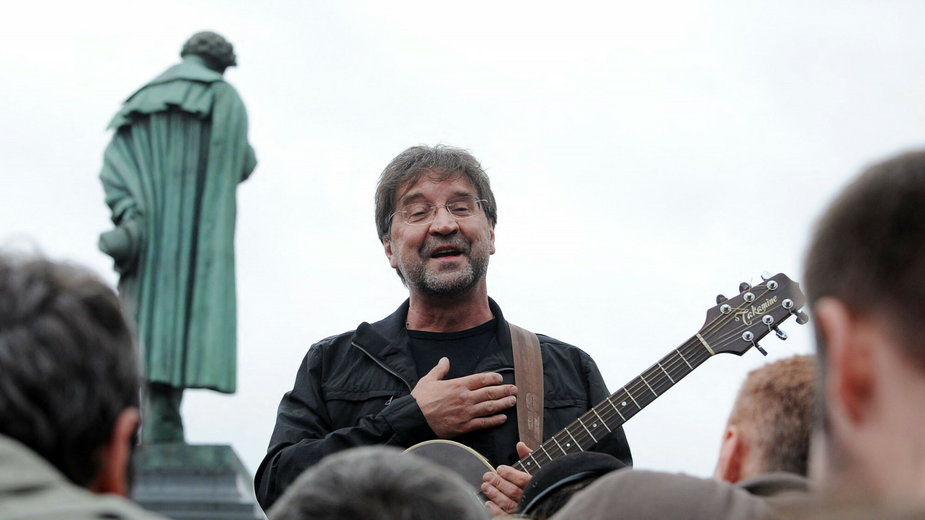 Jurij Szewczuk podczas występu na wiecu protestacyjnym w centrum Moskwy (sierpień 2010 r.)