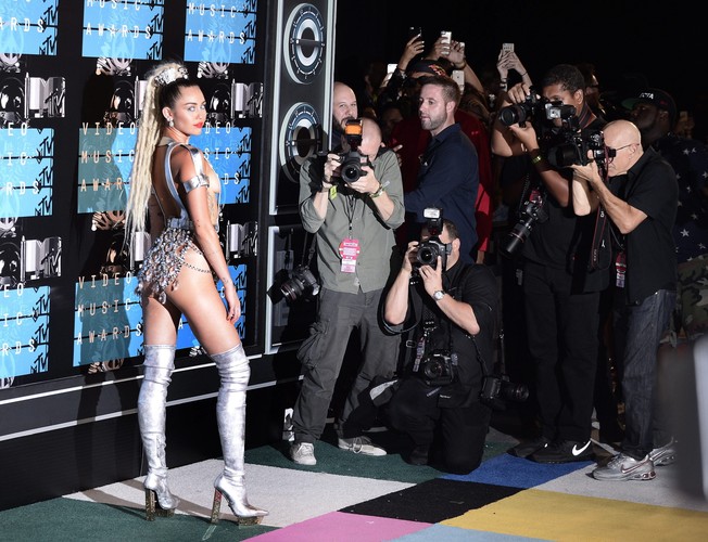 Miley Cyrus na gali MTV Video Music Awards 2015