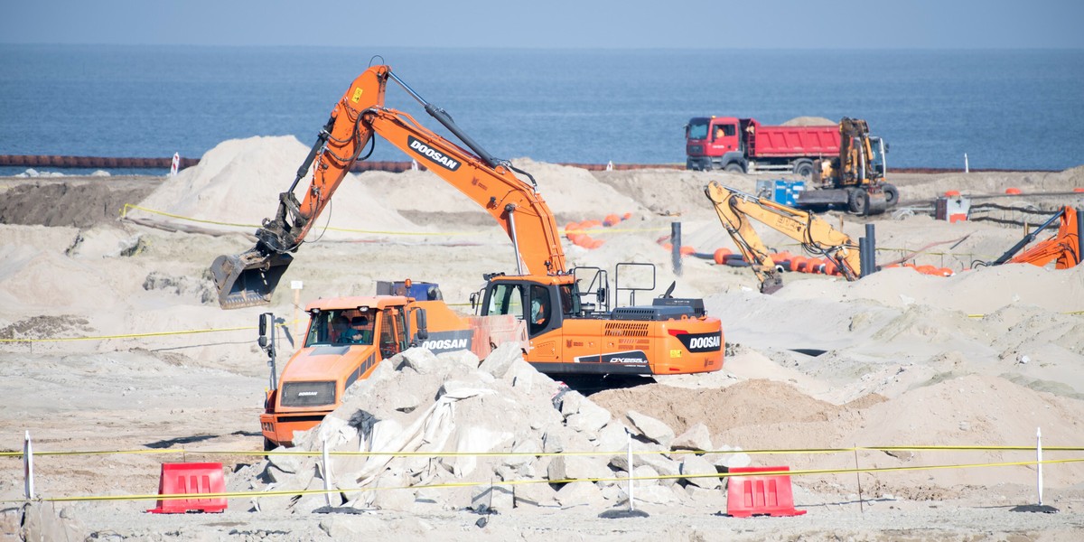 Pierwszy etap budowy Kanału Żeglugowego przez Mierzeję Wiślaną rozpoczął się w październiku 2019 roku. 