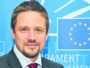 Weto do unijnego budżetu ominie polskie samorządy?