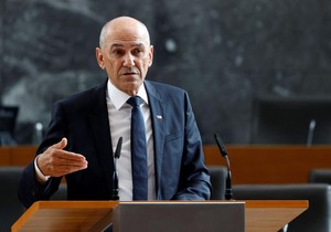 Slovenija, nekadašnja jugoslovenska republika, članica Evropske unije i NATO, sa oko dva miliona stanovnika, godinama je politički podeljena na desne i leve struje | Foto: Reuters