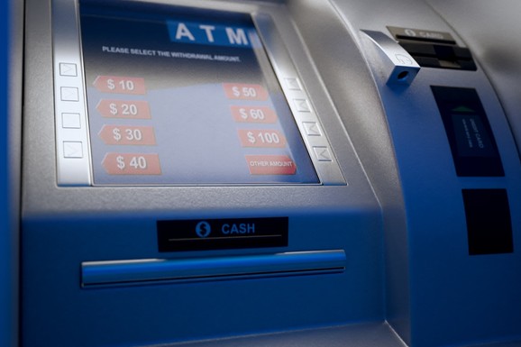 Podizanje novca na ovim bankomatima može vas skupo koštati: Evo šta nikako ne bi trebalo činiti i kako se zaštititi