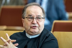 Fundacja o. Rydzyka dostanie od Ziobry miliony na 'obronę wiary i moralności'