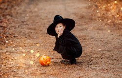 Nie masz pomysłu na strój? Kostium Halloween last minute dla młodszych dzieci [5 PROPOZYCJI]