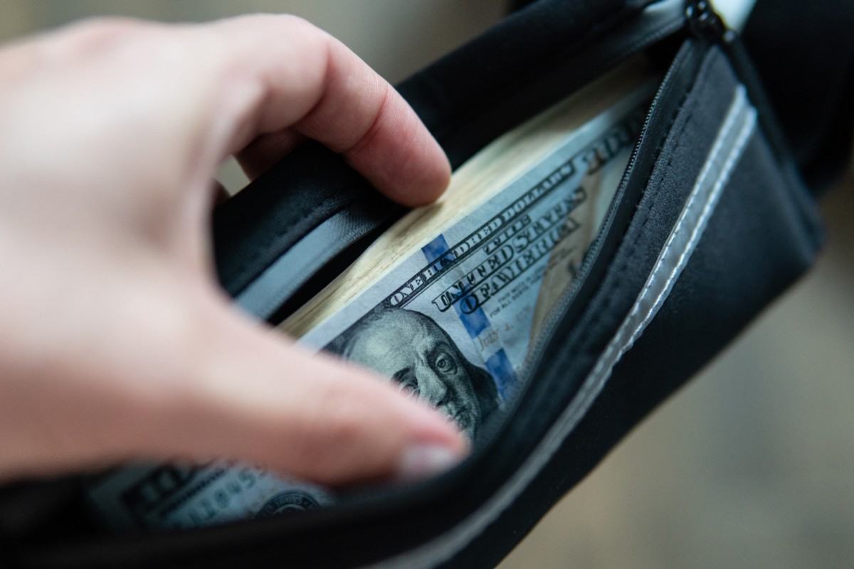 Kurs dolara reaguje na decyzję o cięciu stóp procentowych. Eksperci komentują