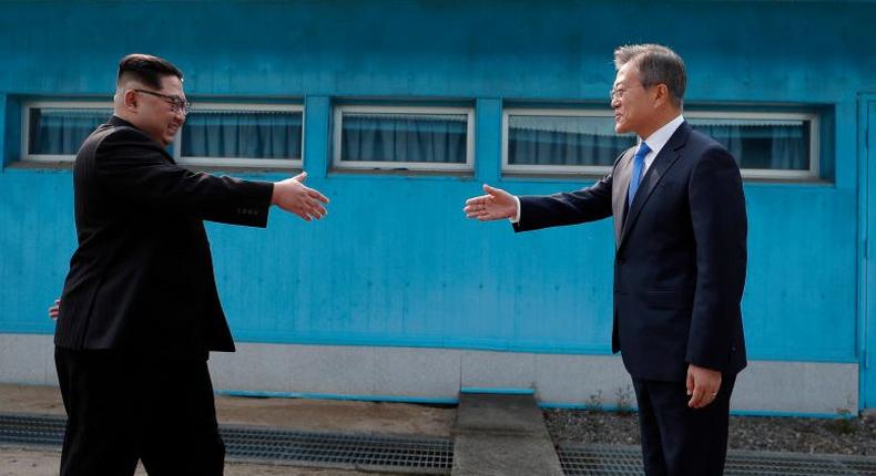 Kim Jong Un Moon Jae-In handshake DMZ summit