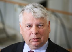 PiS nakłania prezydenta do bezprawnych działań? Borusewicz oburzony na "demolowanie systemu"