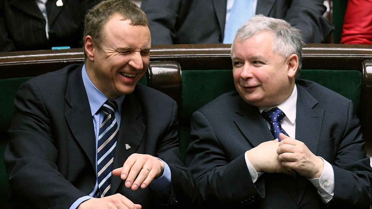 Jacek Kurski i Jarosław Kaczyński w Sejmie. Zdjęcie z 2008 r.