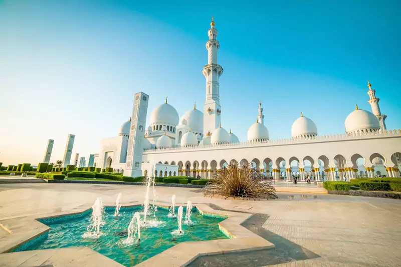 Meczet Szejka Zajida jest perłą Abu Dhabi