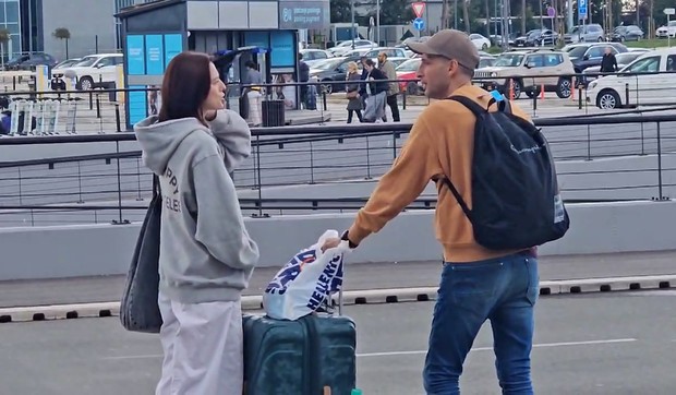 Milena Radulović i Ognjen na aerodromu