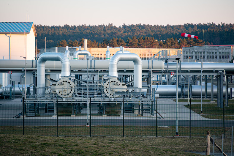 Meklemburgia-Pomorze Przednie. Widok systemów rurowych i urządzeń odcinających na stacji odbioru gazu rurociągu Nord Stream 2