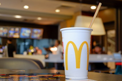 McDonald's testuje papierowe słomki w Polsce. Mają zastąpić plastikowe