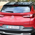 Grandland X Hybrid4. Opel pokonał ograniczenia spalinowej wersji swojego SUV-a