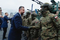 Co z zasadniczą służbą wojskową? Tylko jedno rozwiązanie wydaje się odpowiednie [OPINIA]