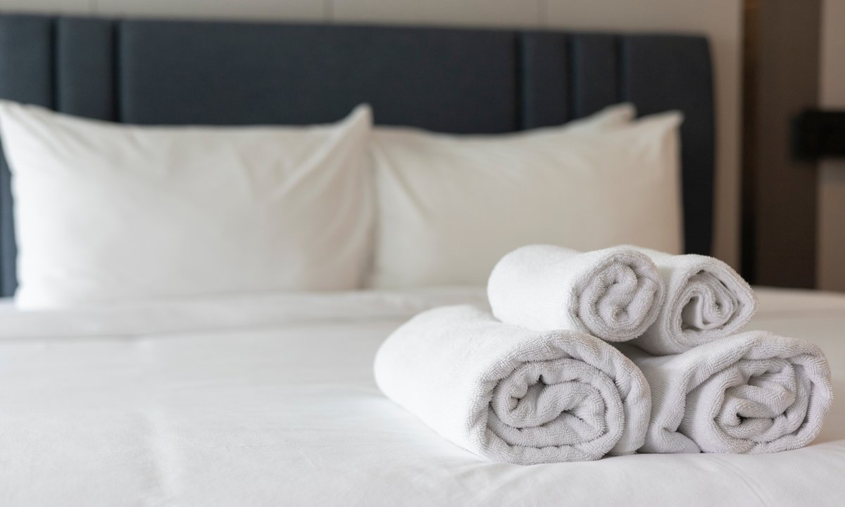 Dlaczego w hotelach zawsze są białe ręczniki? Jest kilka powodów