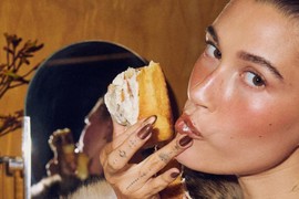 "Toasted blush" je jesenji odgovor na letnji "sunburnt" stil šminkanja: Jednostavan je, sladak i savršeno se uklapa uz stajlinge za hladnije dane