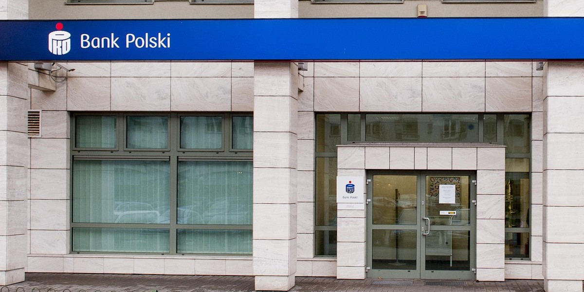 Napad na bank w Pionkach. Sprawcy zniknęli z pieniędzmi