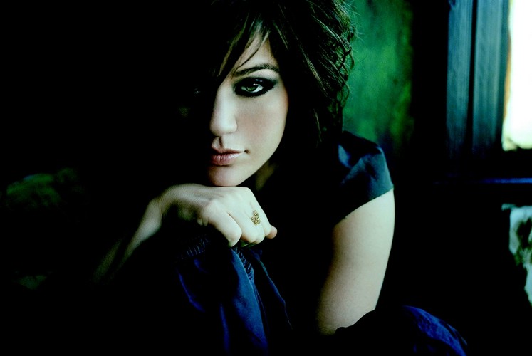 7. Stronger (What Doesn't Kill ...<br />
Kelly Clarkson<br />
Greatest Hits, Chapter 1<br /><br />