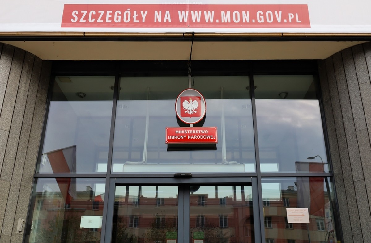 Wejście do budynku MON