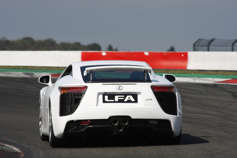 Lexus LFA - historia