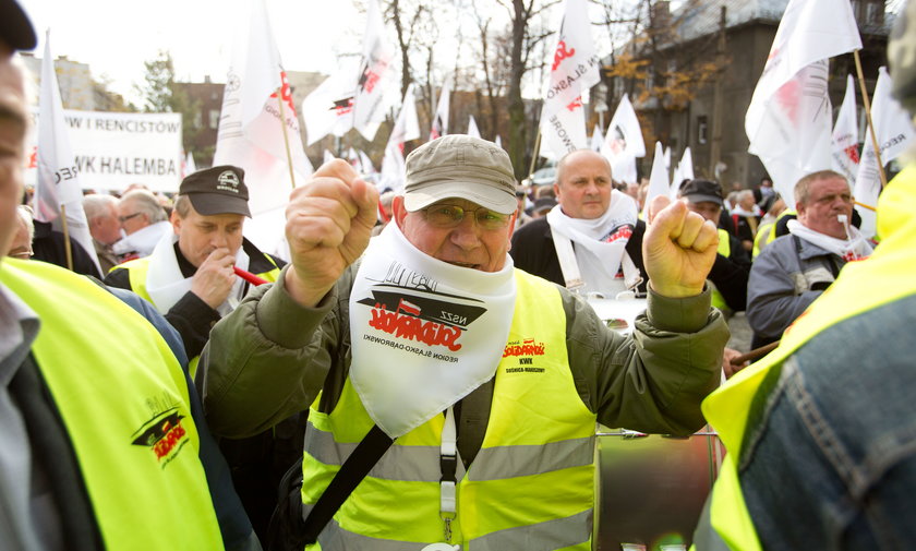 Emeryci wyczyszczą hałdy