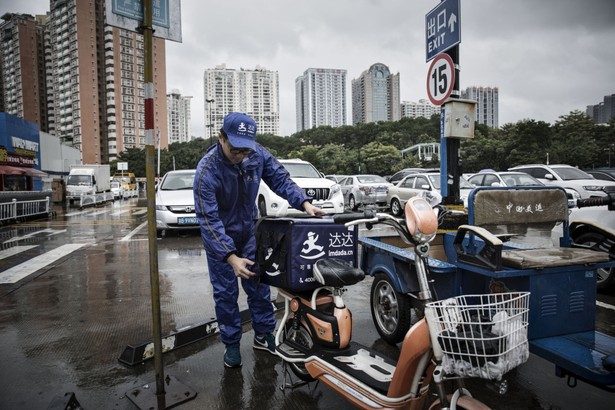 Skuter elektryczny w Wal-Marcie w Shenzhen