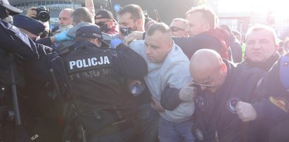 Strajk przedsiębiorców w Warszawie. Doszło do przepychanek z policją