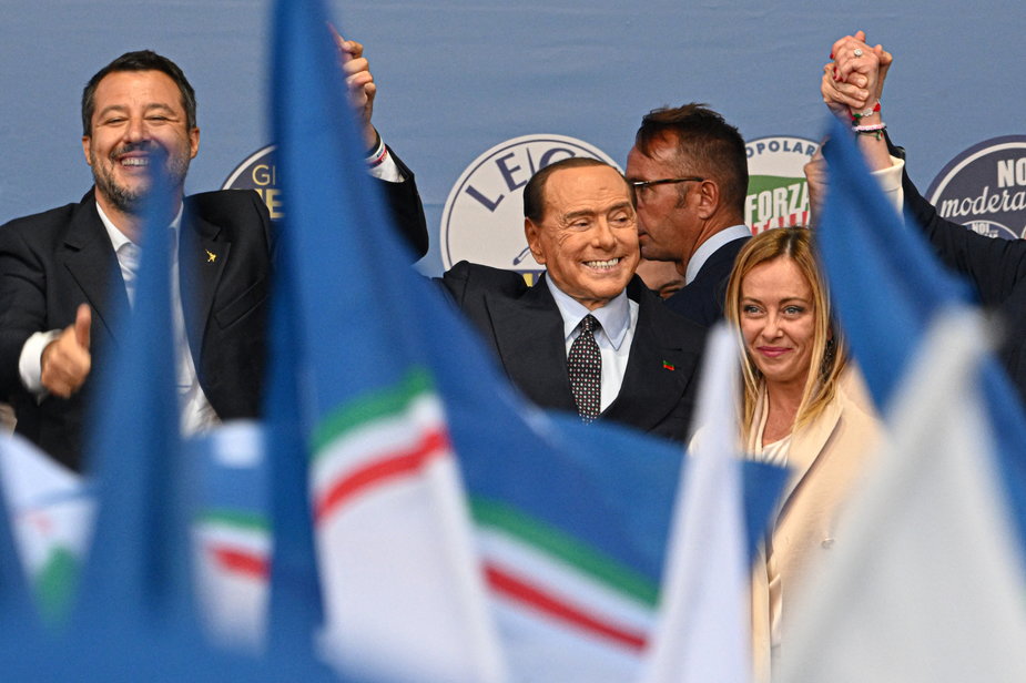 Matteo Salvini, Silvio Berlusconi i Giorgia Meloni. Wiec poparcia dla skrajnie prawicowej koalicji we Włoszech