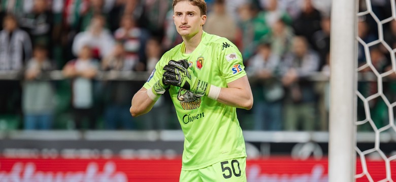 Bramkarz Jagiellonii przed meczem czyta Pismo Święte. Imprezy i zabawa są mu obce