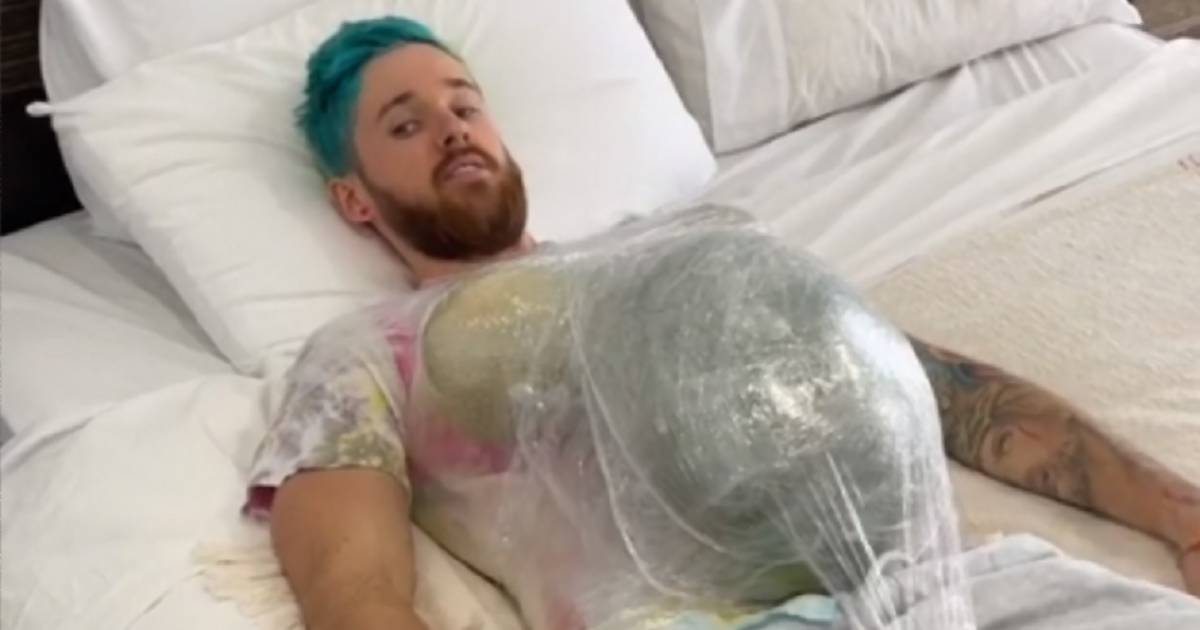 Még az ágyból sem tudott felkelni a férfi, aki kipróbálta, milyen terhesnek  lenni - Videó - Noizz