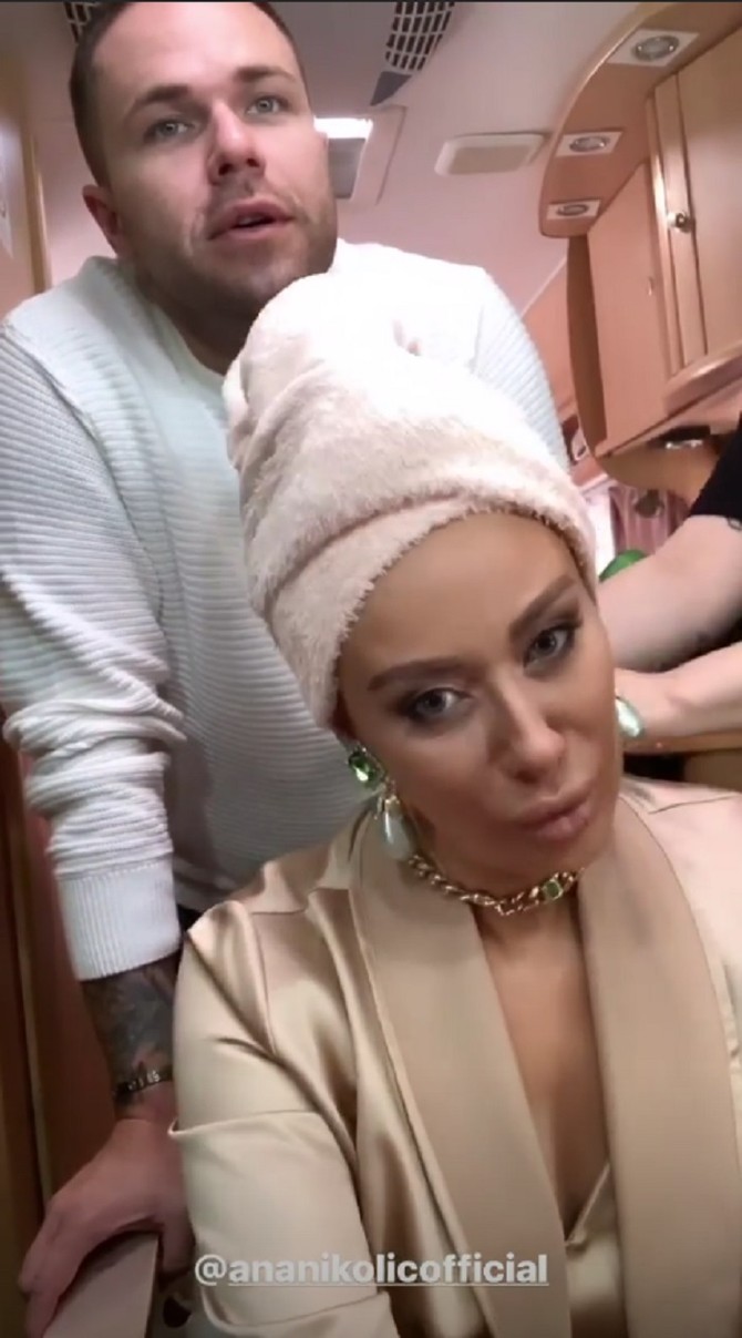 Ana Nikolić kod frizera Stevana Radivojevića 