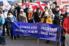 Demonstracja poparcia reformy sądownictwa. 'Ani kroku w tył'