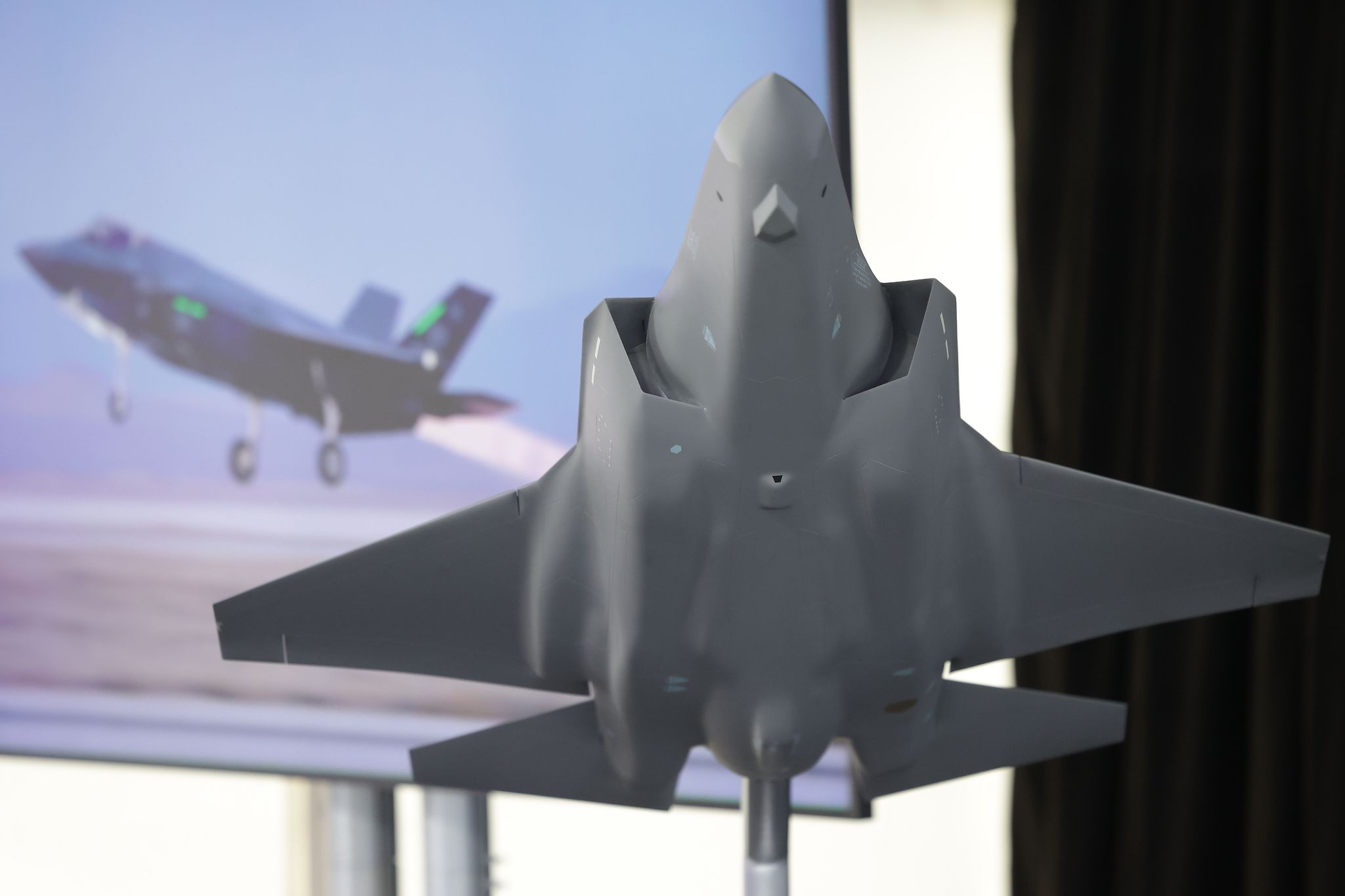 Rüstungsbranche boomt: Rheinmetall eröffnet F35-Fabrik