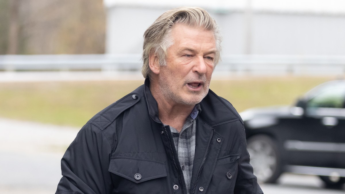 Alec Baldwin postrzelił kobietę na planie. Są nowe pytania