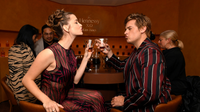 Palvin Barbara és Dylan Sprouse összeöltöztek, és nincs náluk szebb házaspár
