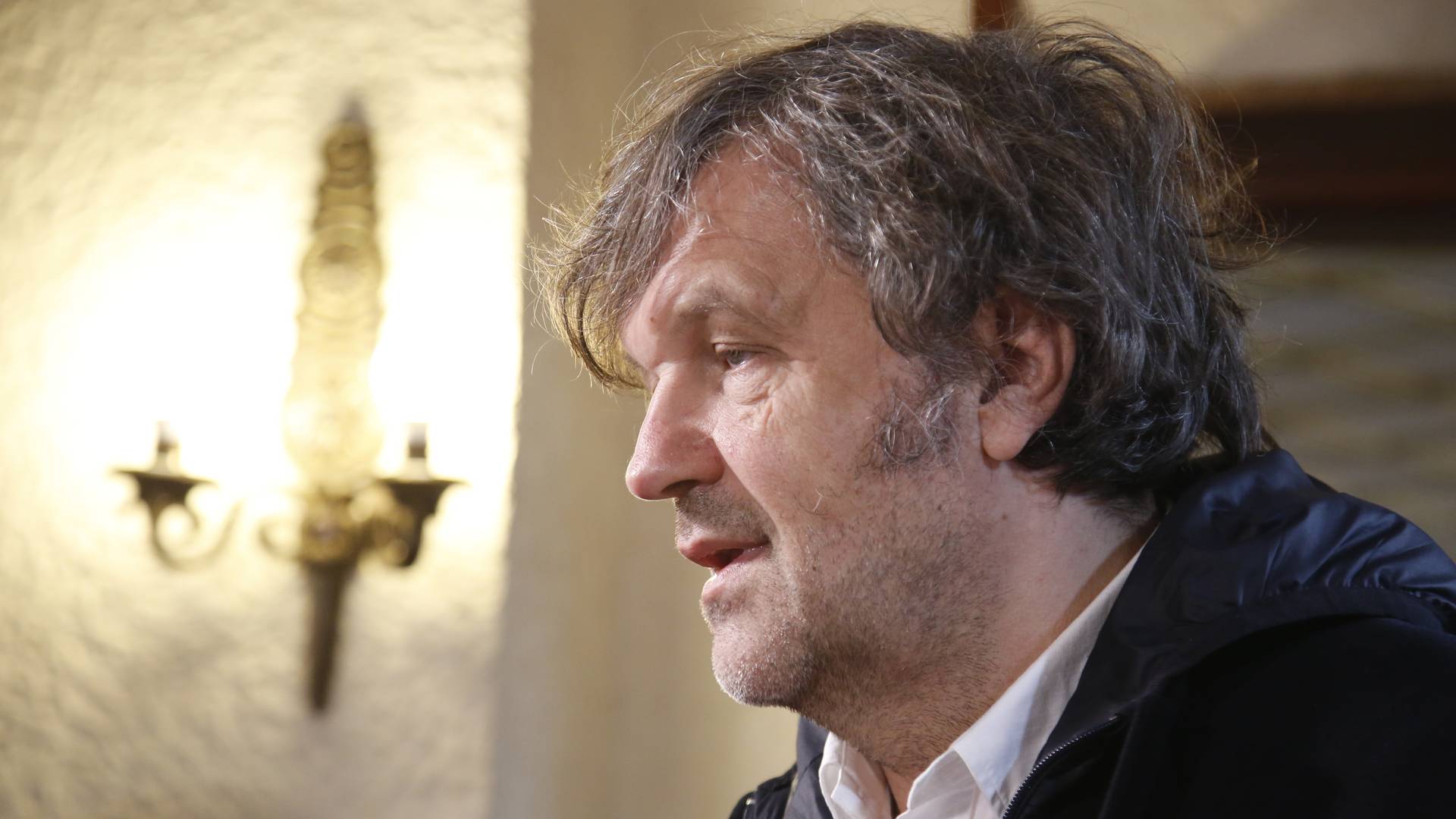 Lekari kažu da je svaka vakcina protiv korone dobra, ali Kusturica zna bolje: Beogradska elita veruje Fajzeru, većina Srba Rusima