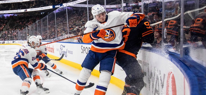 Islanders pokonali obrońców tytułu, choć przegrywali już 0:3 [WIDEO]