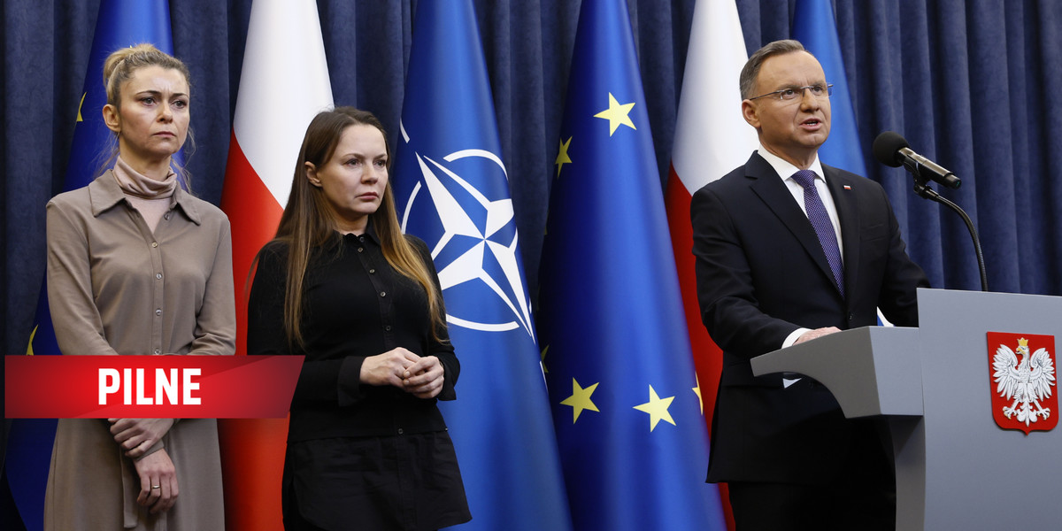 Od lewej: Roma Wąsik, Barbara Kamińska oraz prezydent Andrzej Duda.