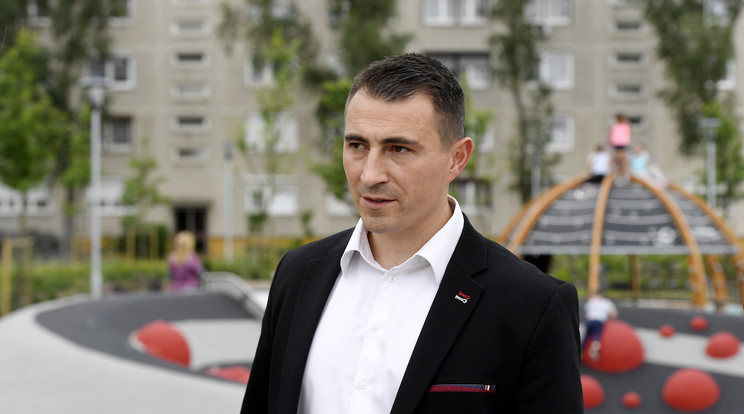 Borbély Szilárd, Csepel polgármestere betiltatta a kerületi óvodákban a Meseország mindenkié című könyvet Fotó: MTI/Koszticsák Szilárd