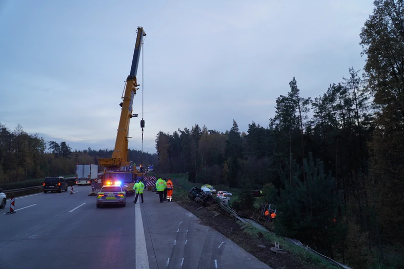 Ciężarówka przewożąca 30-metrowy tramwaj miała wypadek w Niemczech