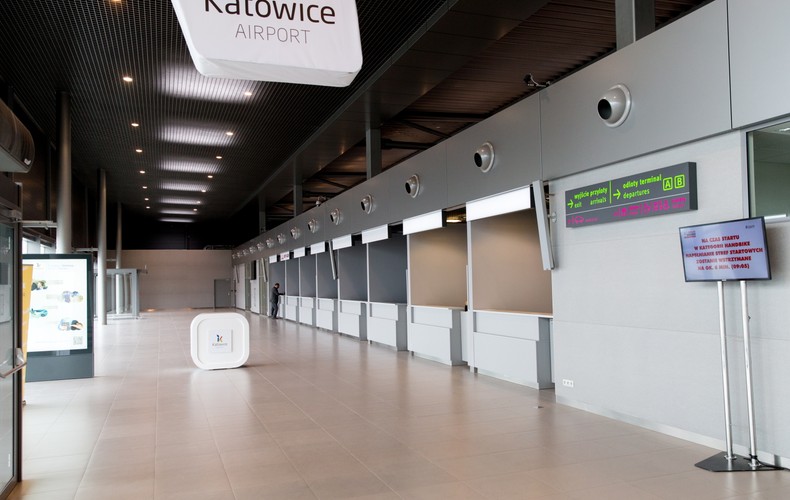 Nowy terminal katowickiego lotniska stoi w sąsiedztwie terminala B, który dziś znajduje się zarówno hala odlotów jak i przylotów.<br><br>fot. (ag/cat) PAP/ Andrzej Grygiel