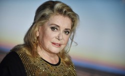 Catherine Deneuve przeszła mikroudar