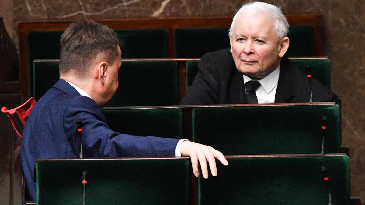 Szef MON Mariusz Błaszczak i prezes PiS Jarosław Kaczyński w Sejmie