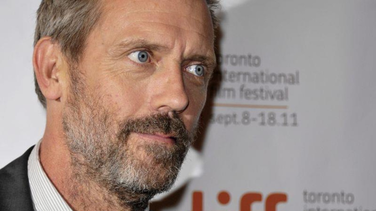 hugh laurie się patrzy