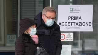 Premier Czech: Włochy powinny zabronić wyjazdów swym obywatelom do UE