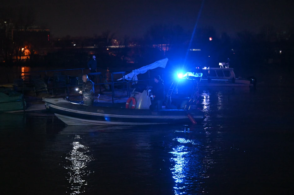 Evakuisanje mladih sa splava "Kartel" 